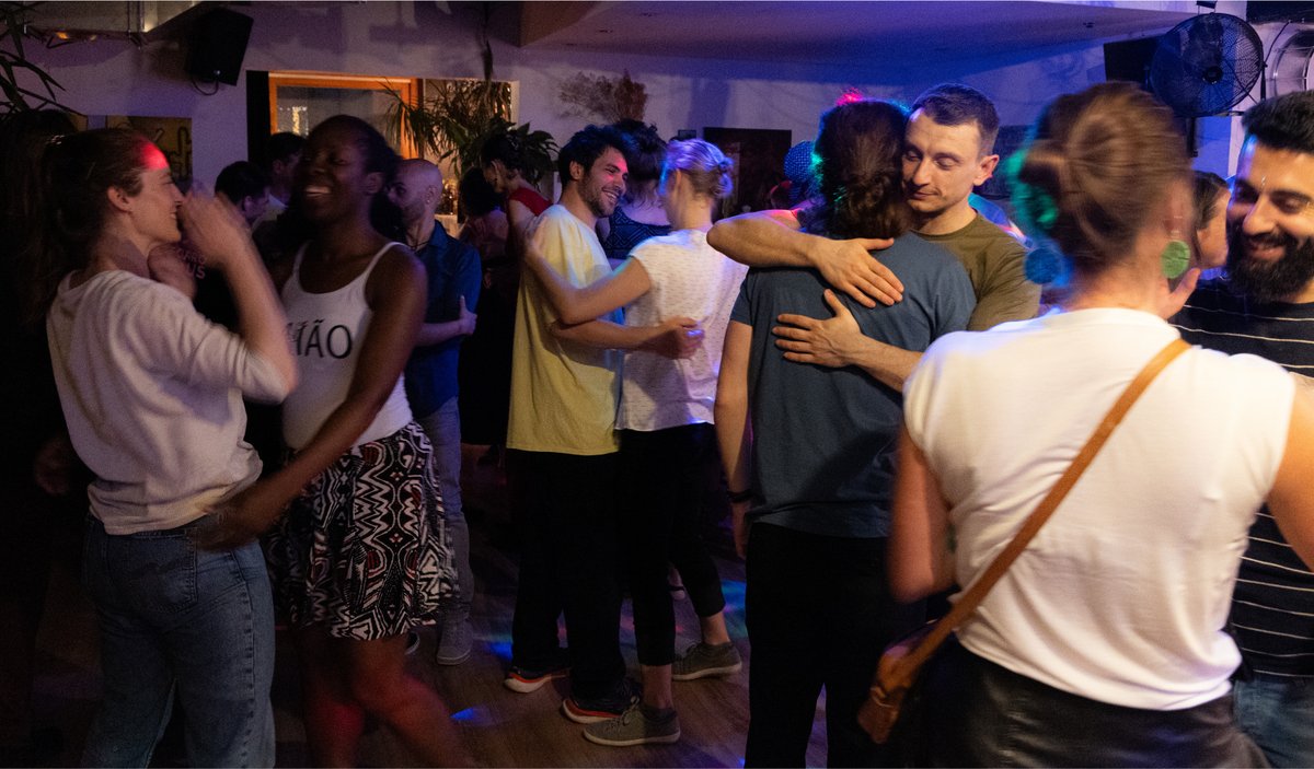 Tanzende Menschen bei Forró Haus